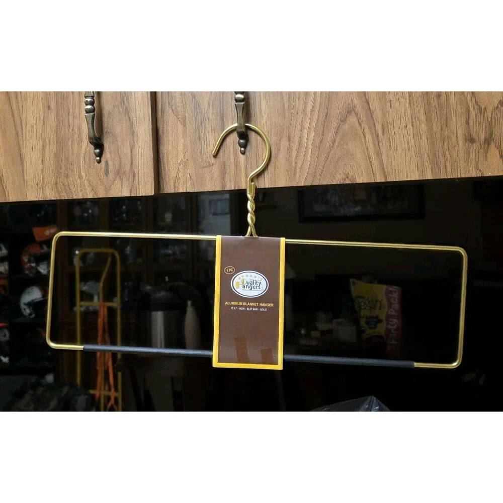 Quality Blanket Linen Hangers Wide Heavy Duty Hanger for Blankets, Table Cloth